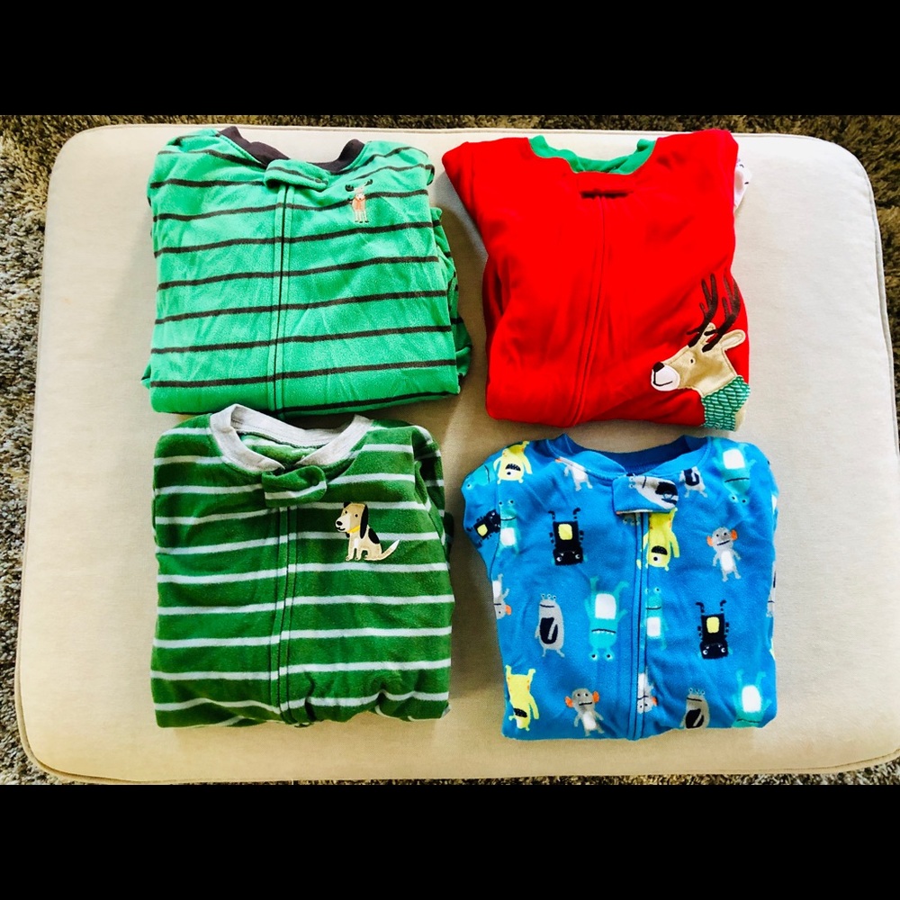 EUC Carter’s Boy’s size 4t fleece pajamas set of 4
